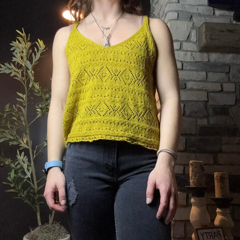Ali yellow crochet tank top size medium, NWT